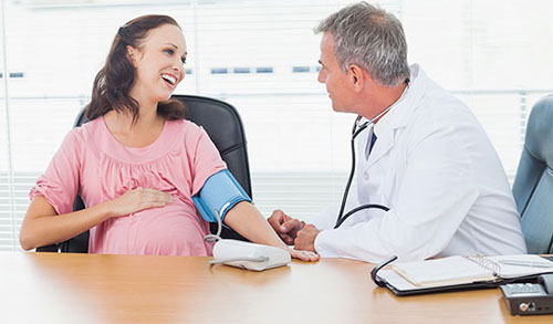 MANAGING A HIGH-RISK PREGNANCY